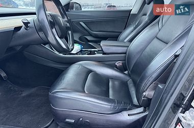 Седан Tesla Model 3 2018 в Львові