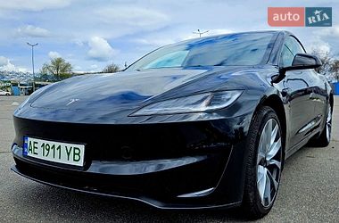 Седан Tesla Model 3 2024 в Дніпрі