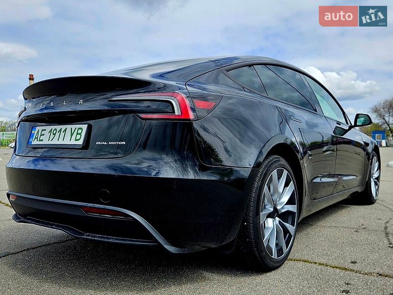 Седан Tesla Model 3 2024 в Днепре