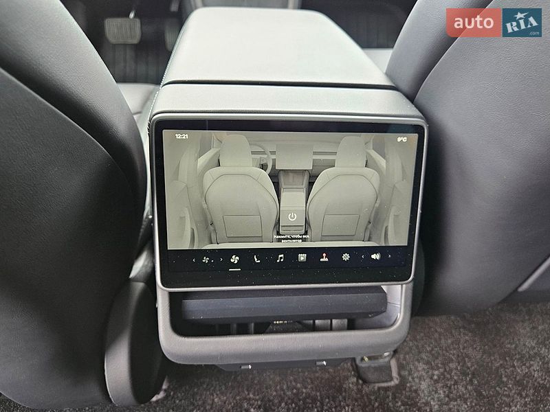 Седан Tesla Model 3 2024 в Днепре