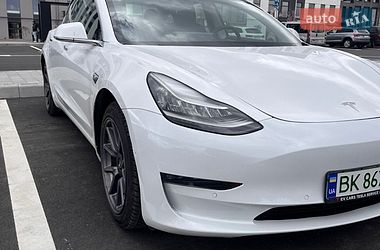 Седан Tesla Model 3 2019 в Ровно