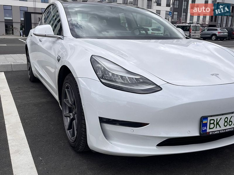 Седан Tesla Model 3 2019 в Ровно