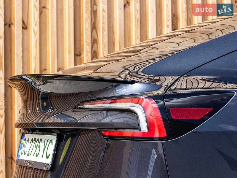 Седан Tesla Model 3 2024 в Львові