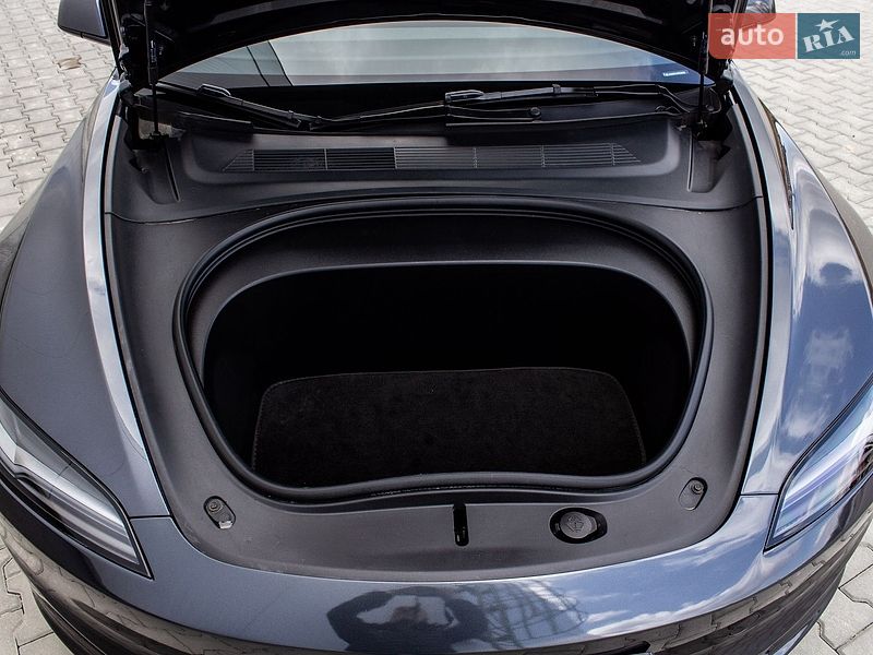 Седан Tesla Model 3 2024 в Львові