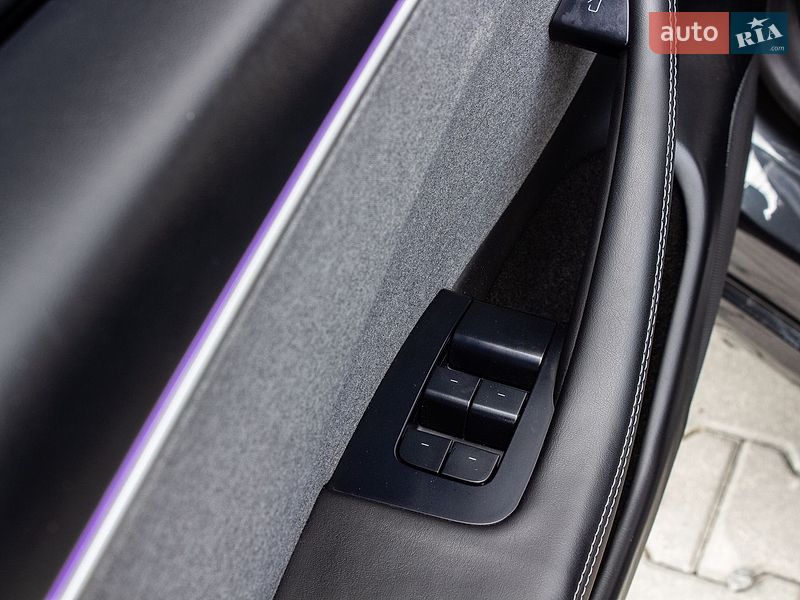 Седан Tesla Model 3 2024 в Львові