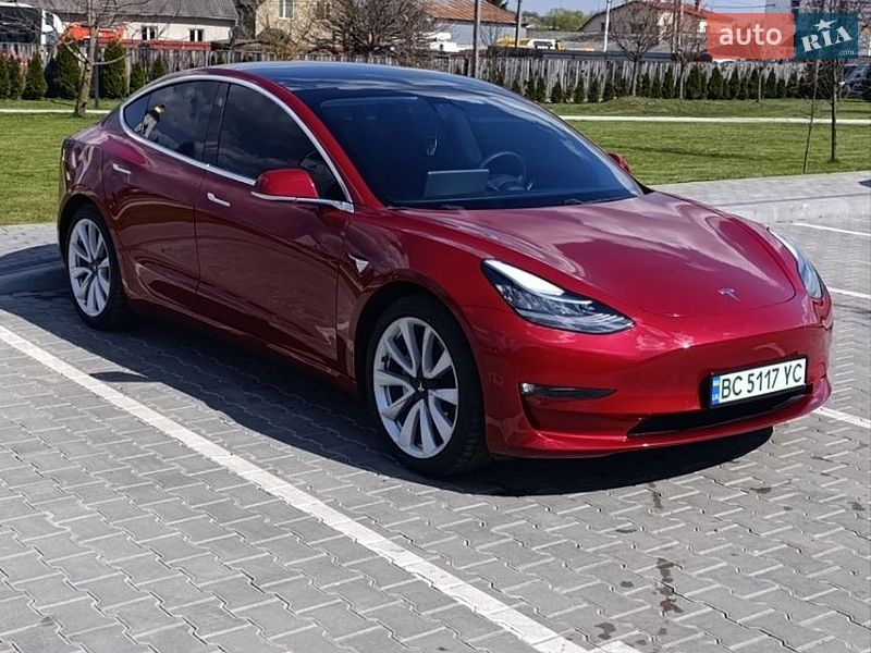 Седан Tesla Model 3 2019 в Львові