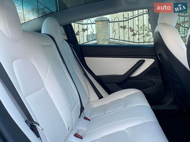 Седан Tesla Model 3 2020 в Ивано-Франковске
