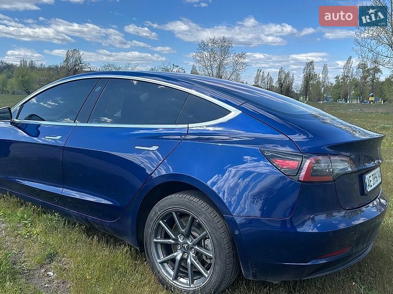 Седан Tesla Model 3 2018 в Каменском