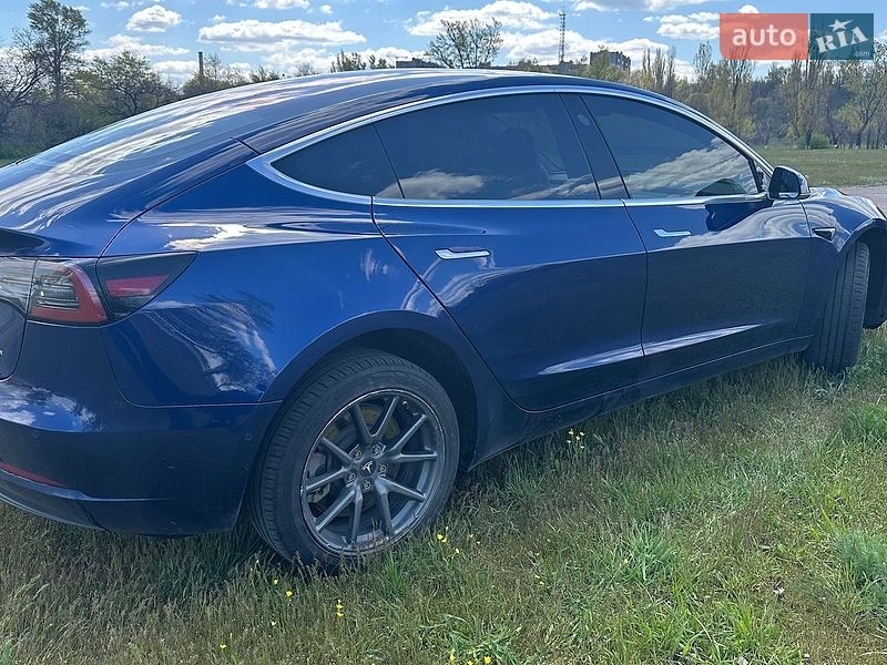 Седан Tesla Model 3 2018 в Каменском