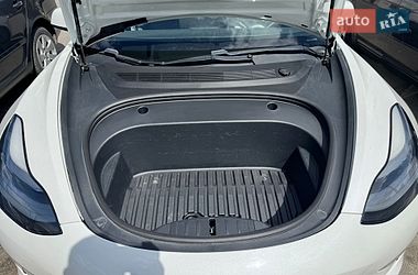 Седан Tesla Model 3 2021 в Львове