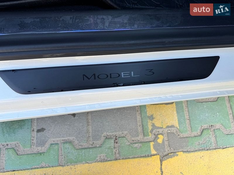 Седан Tesla Model 3 2021 в Львове