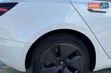 Седан Tesla Model 3 2021 в Львове
