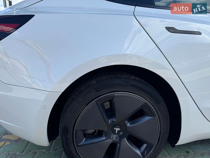 Седан Tesla Model 3 2021 в Львове