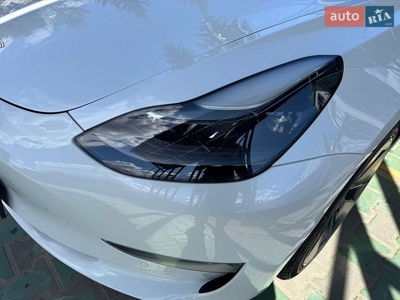 Седан Tesla Model 3 2021 в Львове