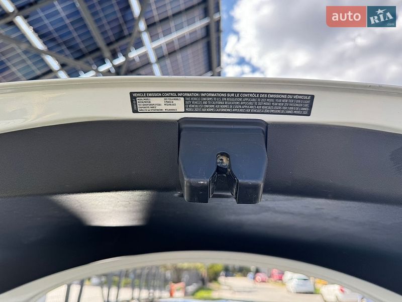 Седан Tesla Model 3 2021 в Львове