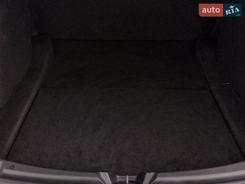 Седан Tesla Model 3 2020 в Львове