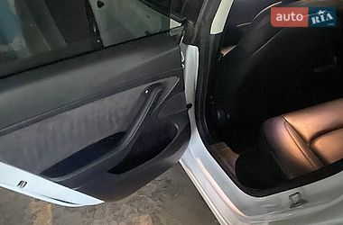 Седан Tesla Model 3 2021 в Луцке