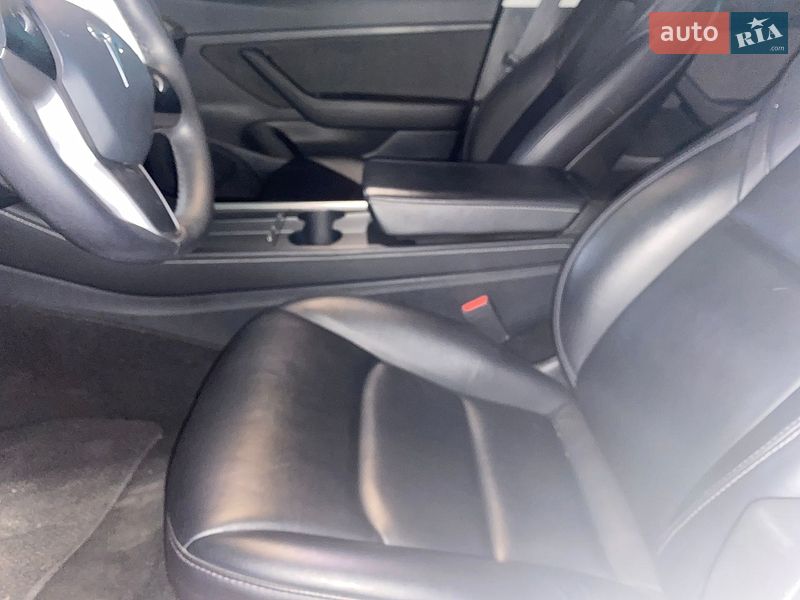 Седан Tesla Model 3 2021 в Луцке