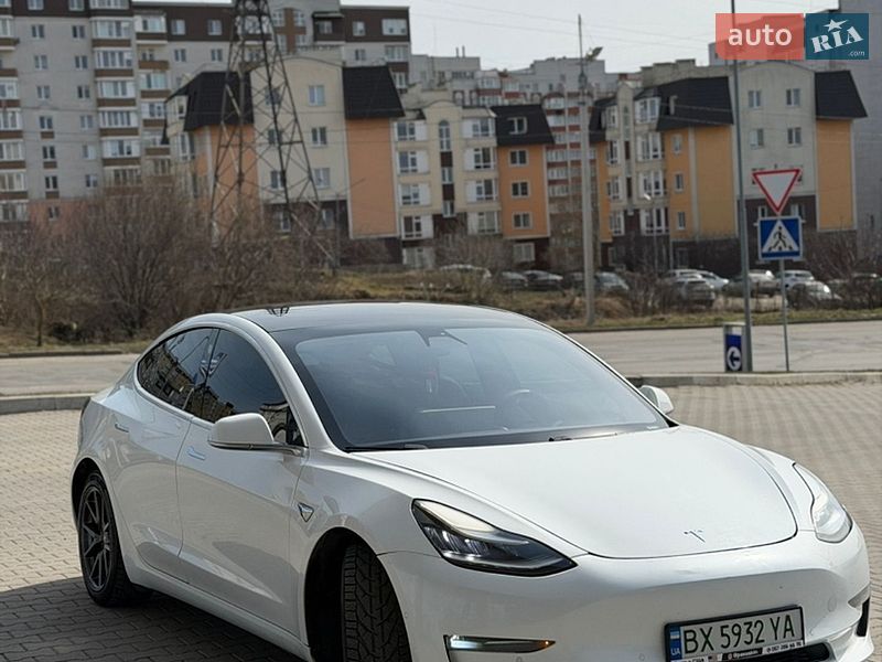 Седан Tesla Model 3 2019 в Киеве