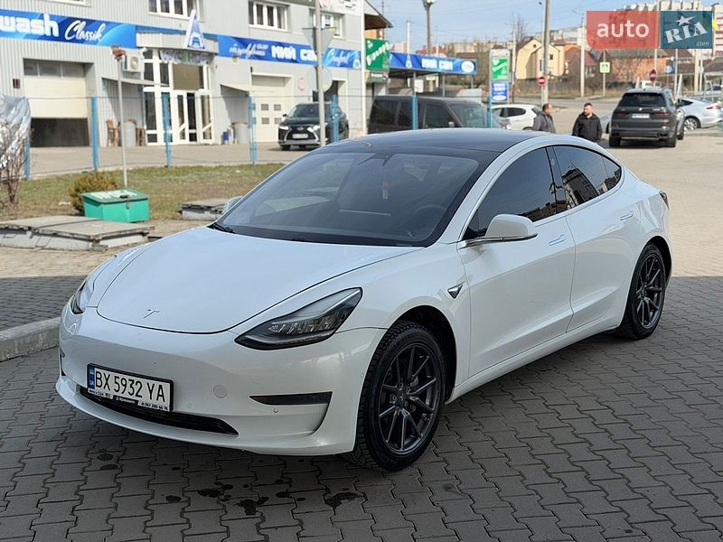Седан Tesla Model 3 2019 в Киеве
