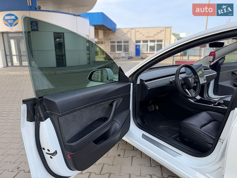 Седан Tesla Model 3 2019 в Киеве