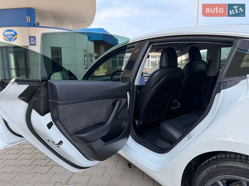 Седан Tesla Model 3 2019 в Киеве