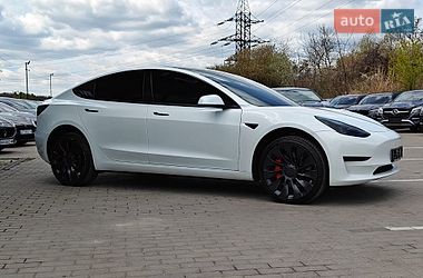 Седан Tesla Model 3 2023 в Львове