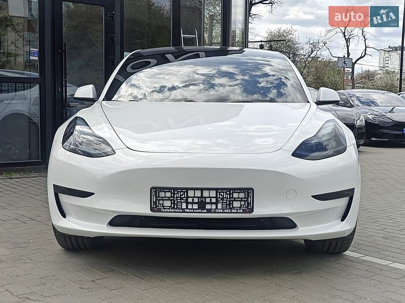 Седан Tesla Model 3 2023 в Львове