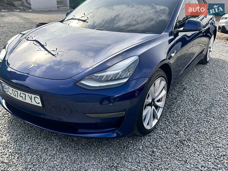 Седан Tesla Model 3 2018 в Львові