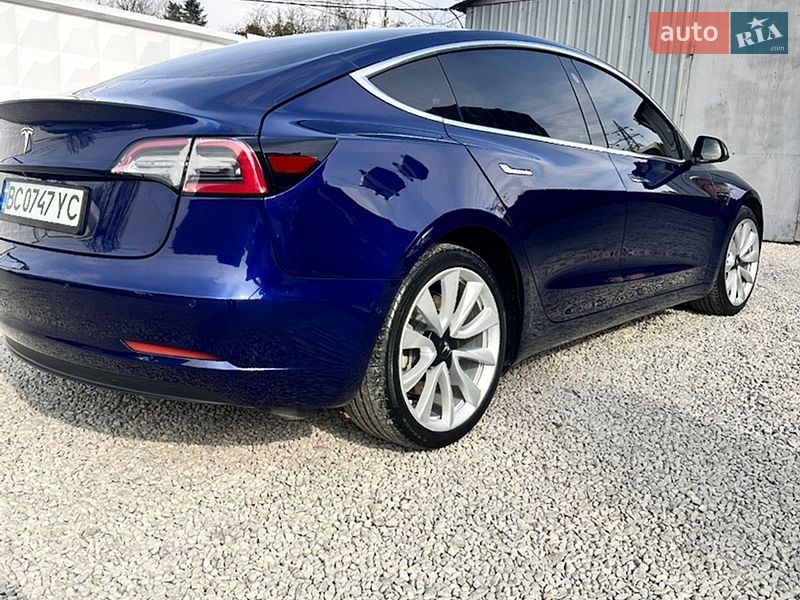 Седан Tesla Model 3 2018 в Львові