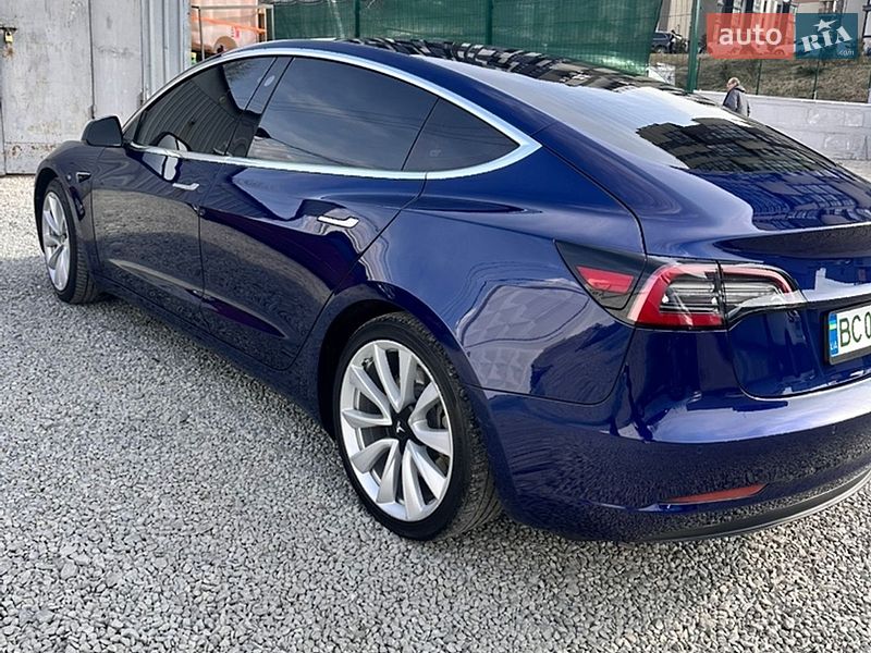 Седан Tesla Model 3 2018 в Львові