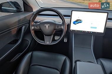 Седан Tesla Model 3 2018 в Львові