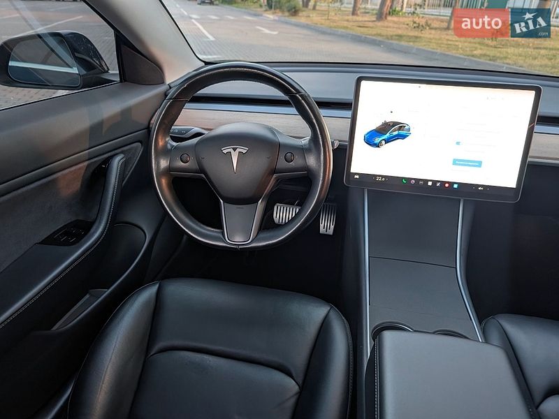 Седан Tesla Model 3 2018 в Львові