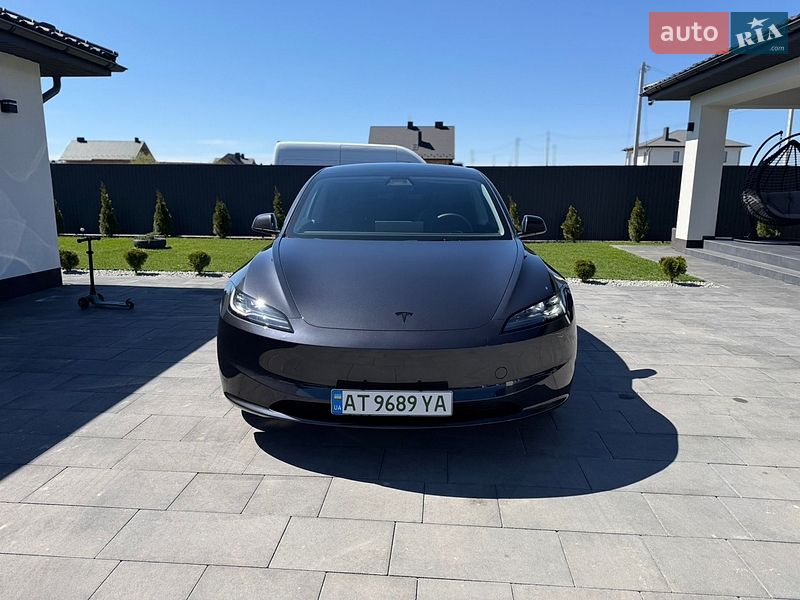 Седан Tesla Model 3 2025 в Ивано-Франковске
