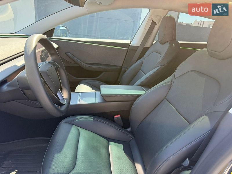 Седан Tesla Model 3 2025 в Ивано-Франковске