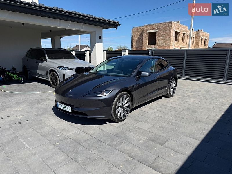 Седан Tesla Model 3 2025 в Ивано-Франковске