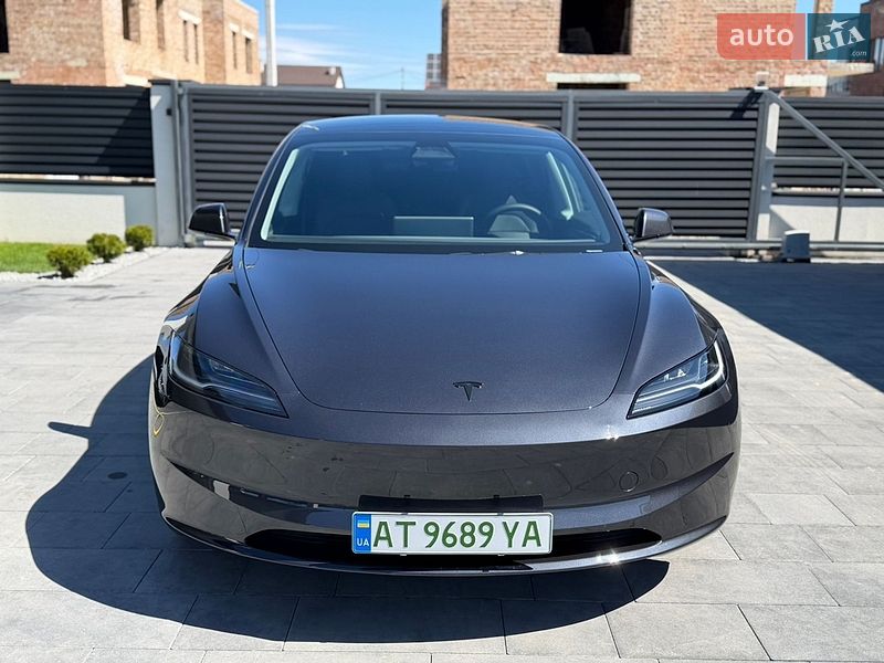Седан Tesla Model 3 2025 в Ивано-Франковске