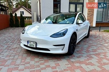 Седан Tesla Model 3 2021 в Киеве