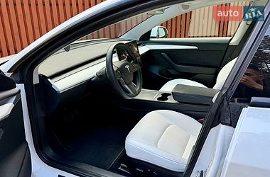 Седан Tesla Model 3 2021 в Киеве