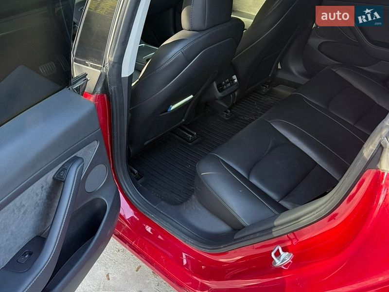 Седан Tesla Model 3 2022 в Тернополе