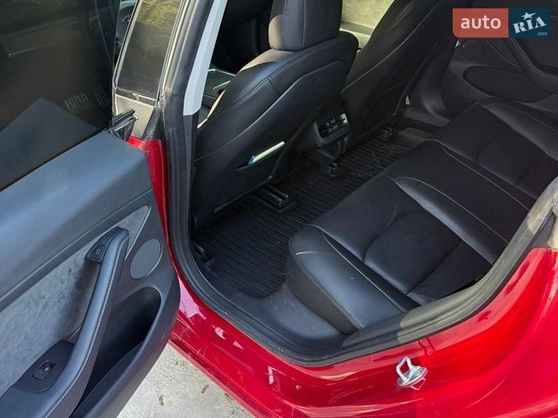Седан Tesla Model 3 2022 в Тернополе