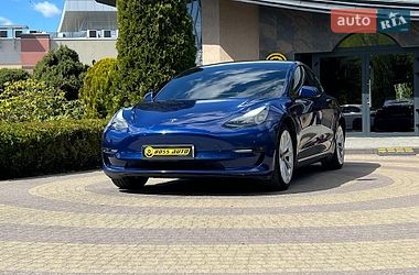 Седан Tesla Model 3 2021 в Львові