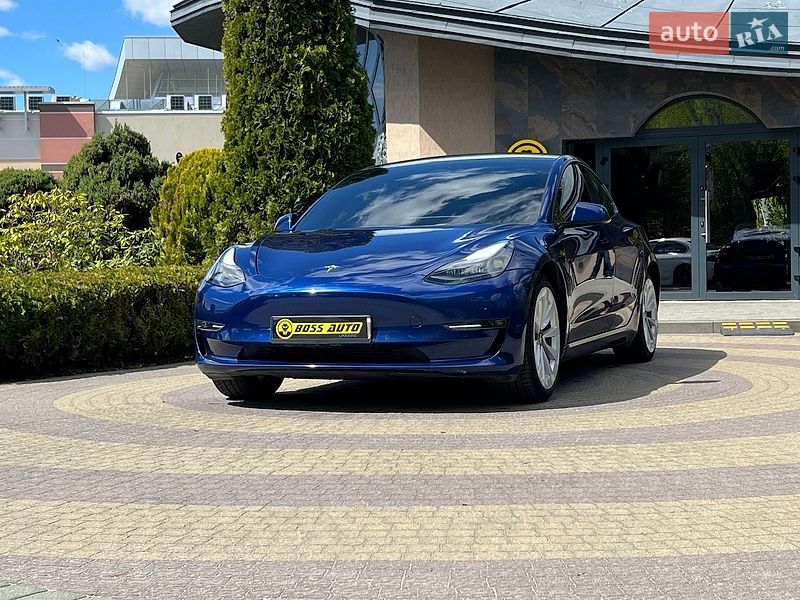 Седан Tesla Model 3 2021 в Львові