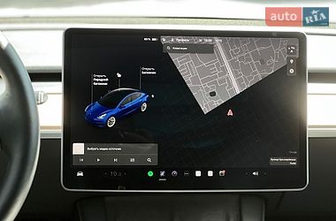 Седан Tesla Model 3 2021 в Львові