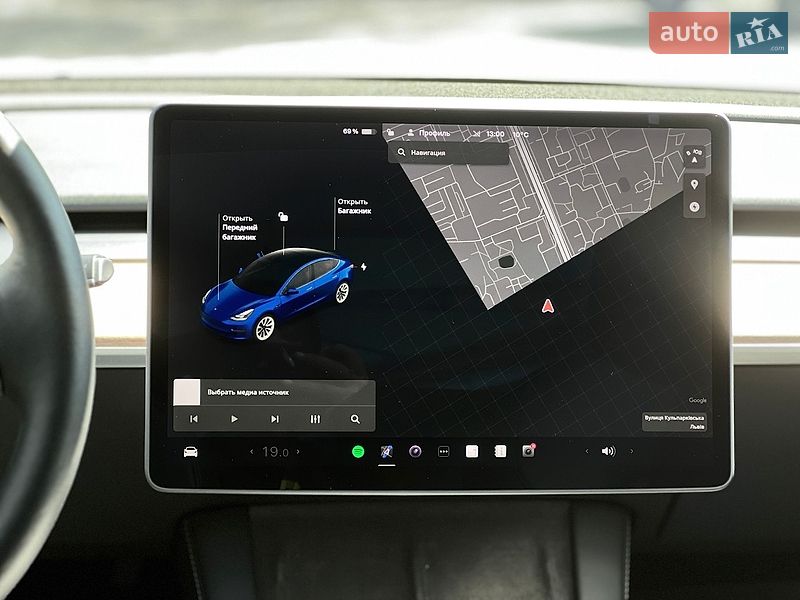 Седан Tesla Model 3 2021 в Львові