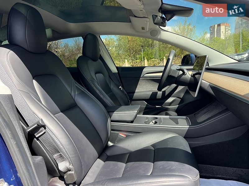 Седан Tesla Model 3 2021 в Львові