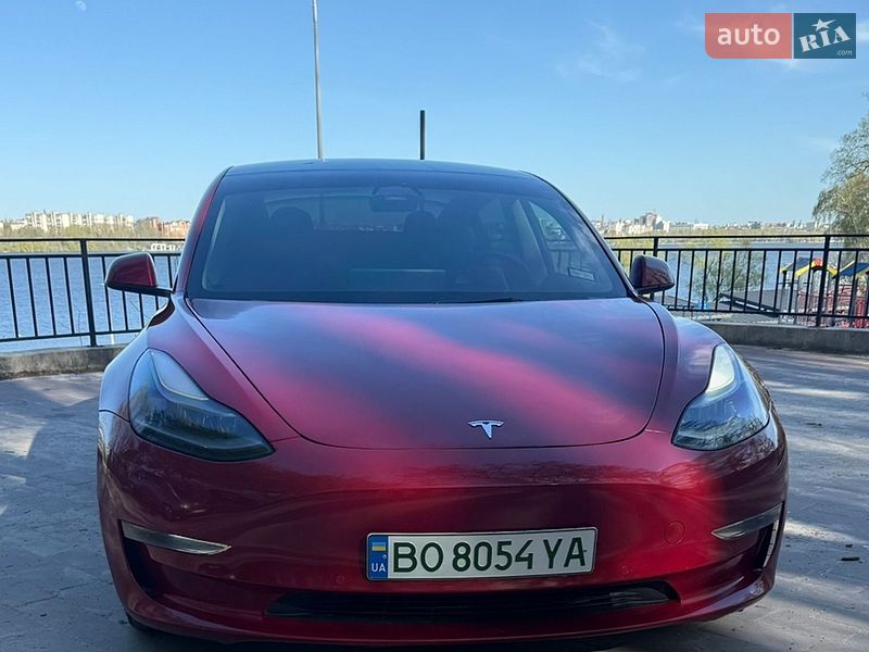 Седан Tesla Model 3 2022 в Тернополе