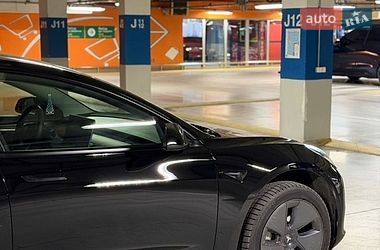 Седан Tesla Model 3 2022 в Львове