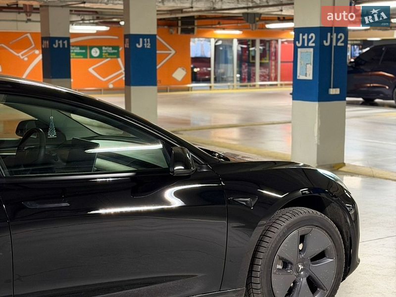 Седан Tesla Model 3 2022 в Львове