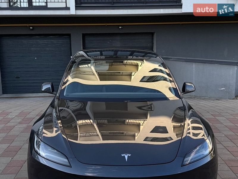 Tesla Model 3 2024